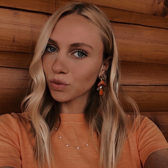 Meet your Posher, Lauren - Picture 1 of 1